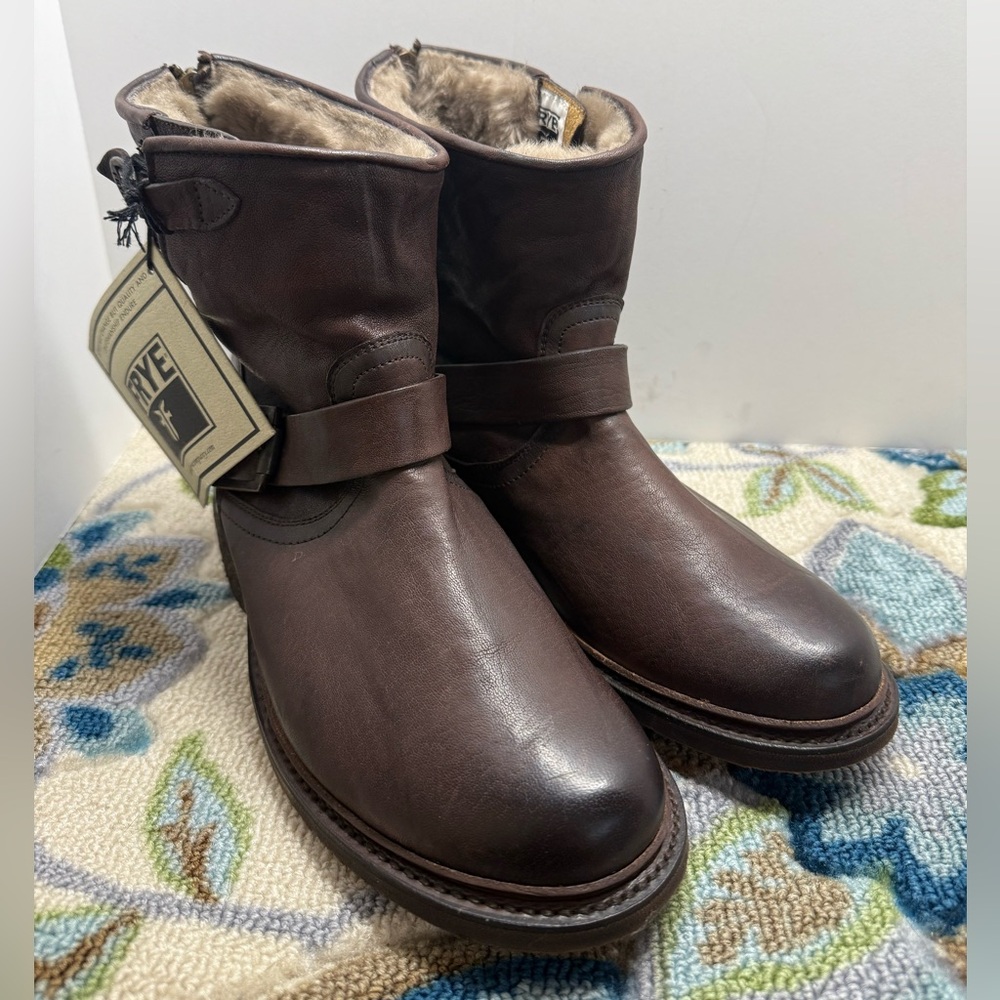 Frye Valerie 6 Shearling lined back zip boots 10 NWT